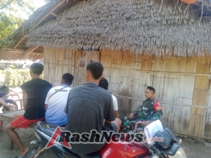 Sinergi TNI dan Masyarakat: Babinsa Lakukan Komsos dan Monitoring di Desa Niranusa