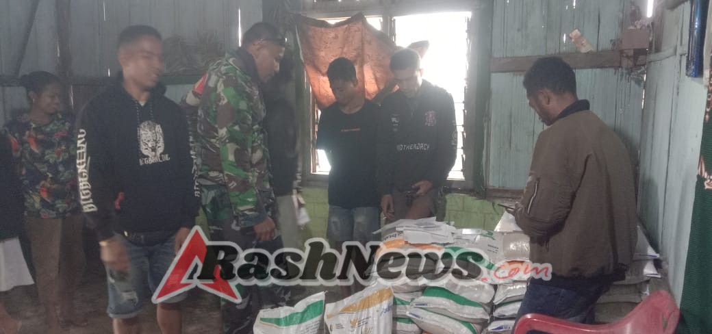 Masyarakat Antusias, Babinsa Aktif Dalam Pengamanan Bantuan CBP di Ende