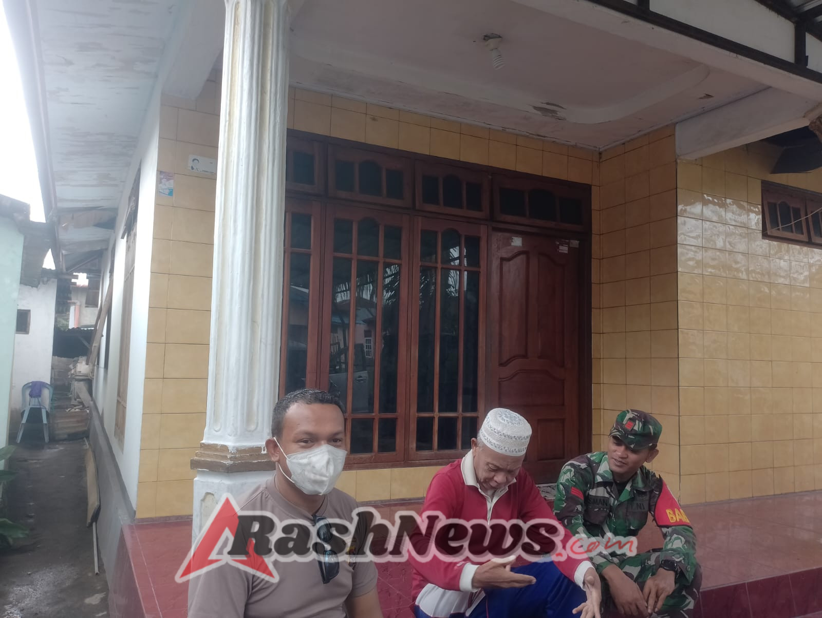 Monitoring dan Pamwil, Babinsa Wolowaru Dekatkan Diri dengan Masyarakat Nakambara