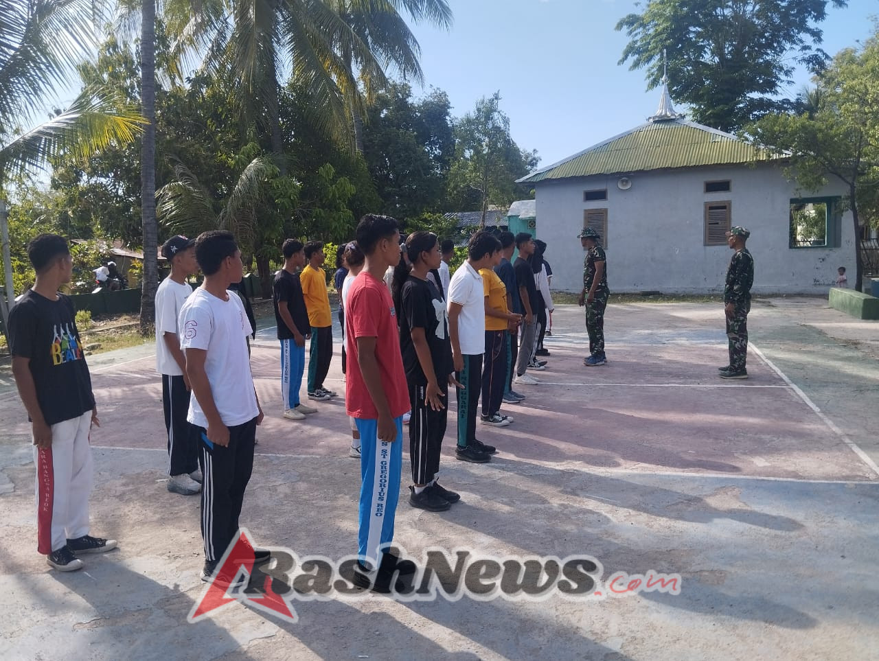 Tingkatkan Disiplin dan Nasionalisme, TNI Latih Paskibraka di Reok