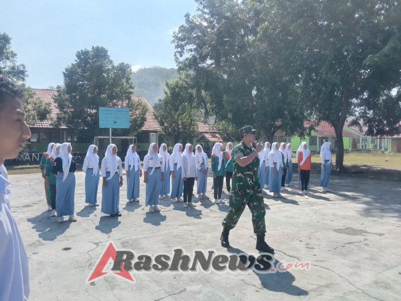 Babinsa Kempo Tanamkan Wawasan Kebangsaan dan Disiplin Baris-Berbaris