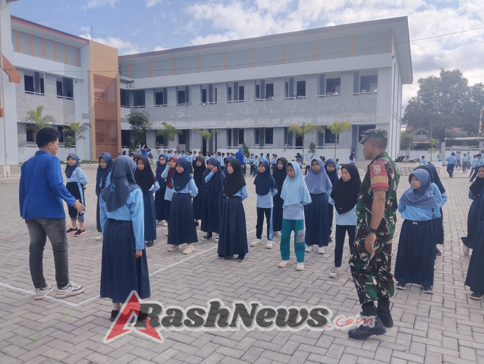 Serka Hermansah dan Mahasiswa KKN Tanamkan Nilai Kebangsaan di Sekolah
