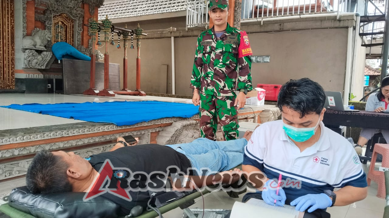 Tanggap dan Peduli, Babinsa Singakerta Hadir dalam Aksi Sosial Donor Darah