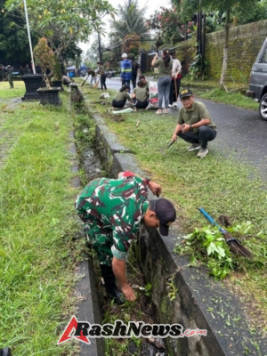 TNI Peduli Lingkungan, Babinsa Gianyar Aktif di Tengah Aksi Gotong Royong Bersama Masyarakat