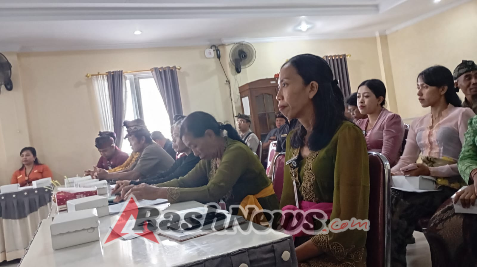 Atensi Kunjungan Tim Monev, Babinsa Satra Sampaikan Upaya Bangun Pemdes Yang Profesional Dan Akuntabel