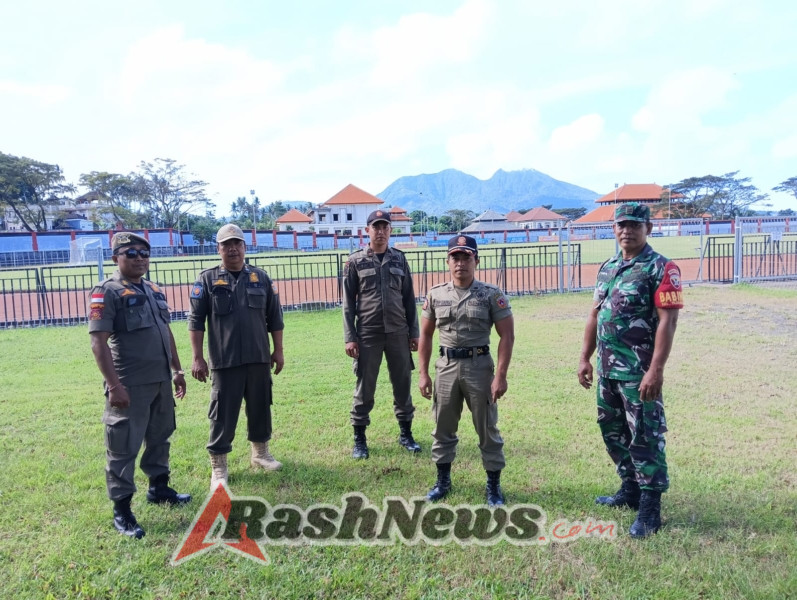 Pastikan keamanan dan kelancaran kejuaraan sepak bola, Personel Kodim 1623/Karangasem laksanakan pengamanan.