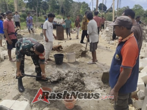 Babinsa Koramil 03/Katikutana Gotong Royong Bersama Warga Bangun Gereja di Desa Anapalu