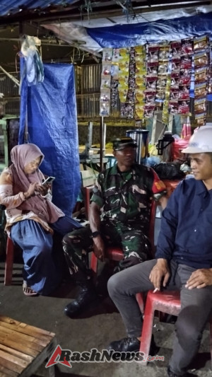 Babinsa Kodim 1602/Ende Kawal Keamanan Kedatangan Kapal Darma Rucita VIII di Pelabuhan IPPI
