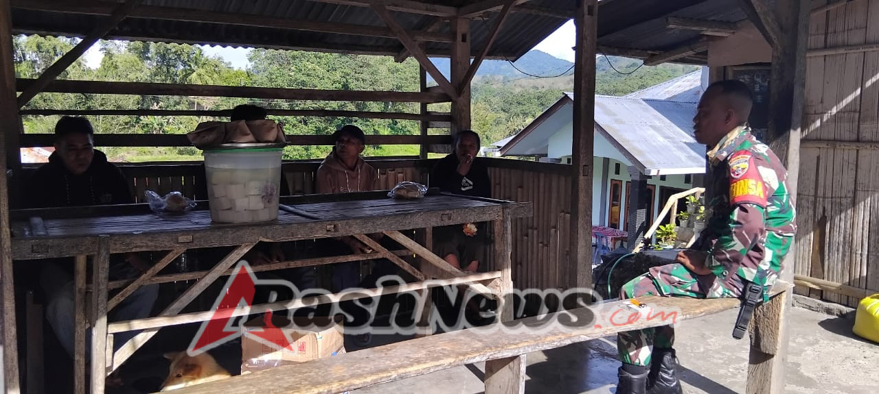 Babinsa Koramil 1602-03/Detusoko Tinjau Situasi Wilayah di Kecamatan Lepembusu Kelisoke