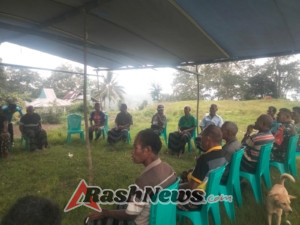 TNI Hadir di Tengah Masyarakat, Babinsa Ende Ikuti Upacara Adat di Desa Wologai