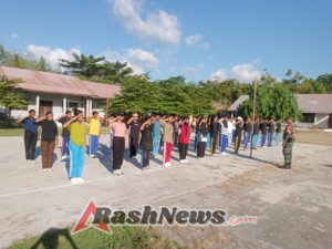 Babinsa Kodim 1602/Ende Latih Siswa Baru SMA Maurole Disiplin Lewat PBB