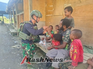 Bersama Satgas Yonif 743/PSY Wujudkan Akses Medis di Kampung Wuyuneri