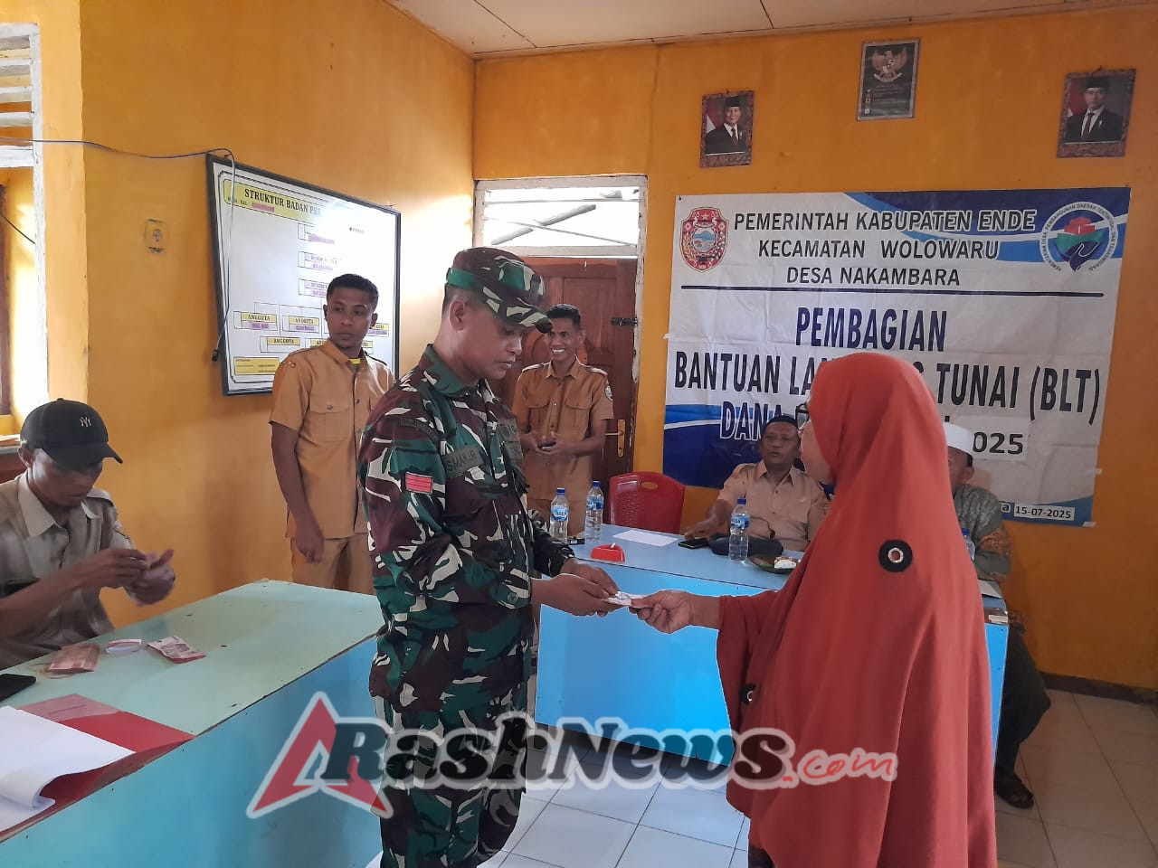 Babinsa Praka Jusman Ajak Warga Gunakan BLT Secara Bijak di Desa Nakambara
