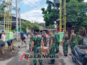 Sinergi TNI, Pemdes, dan Warga Aikmel Timur Wujudkan Jalan Aman dan Nyaman