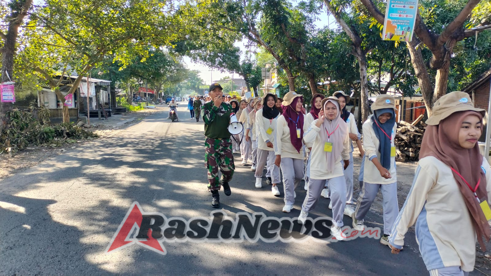Sinergi TNI dan Sekolah: MPLS SMK Jerowaru Dihadiri Pasi Ops Kodim 1615/Lotim