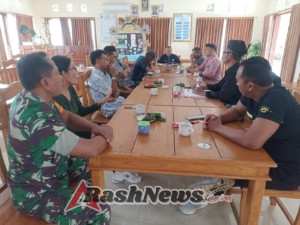 Bahas Pembangunan Tembok Sekolah, Babinsa Bangbang Hadiri Rapat Koordinasi di SMK N 1 Tembuku