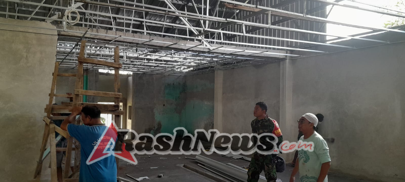 Menyambut Kunjungan Tim BGN, Babinsa Tinjau Dapur MBG di Desa Sisik