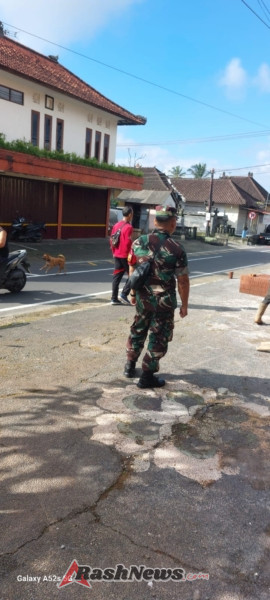 Dukung Pembangunan, Babinsa Tohpati Bersama Staf Desa Tinjau Pembangunan Balai Masyarakat
