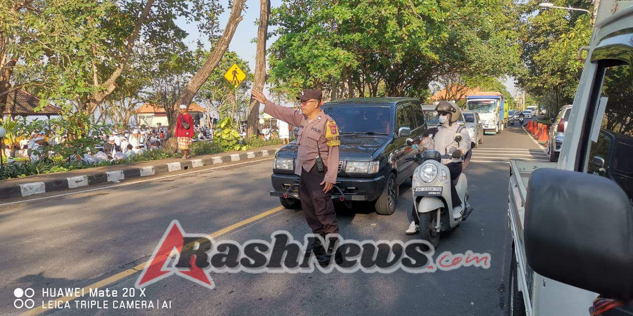 Personel Polsek Dawan Laksanakan Amankan Areal Pura Goa Lawah.