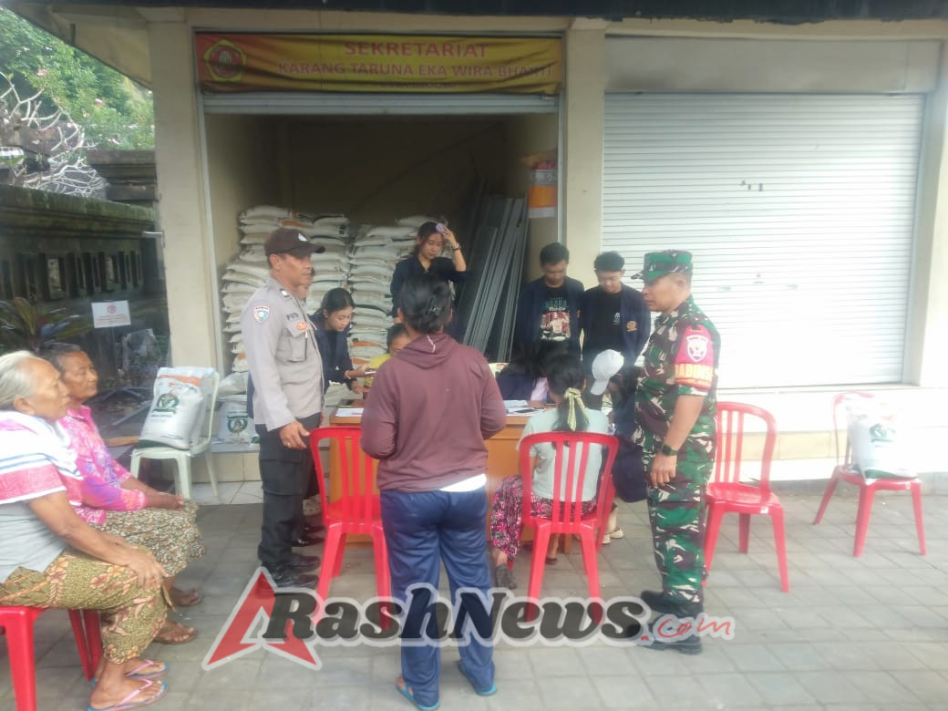 Babinsa Koramil 1624-01/Larantuka Hadiri Penyaluran BLT di Desa Blepanawa