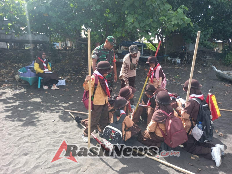 Babinsa Kodim 1602/Ende Monitoring Kegiatan Hacking Pramuka SDI Ende 1 di Pantai Kota Raja