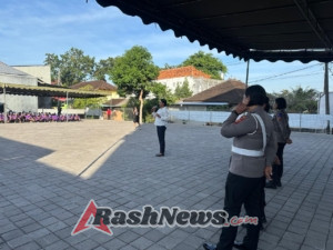 Polwan Polres Tabanan Ajak Siswa SMK Triatma Jaya Berani Bicara dan Tertib Berlalu Lintas
