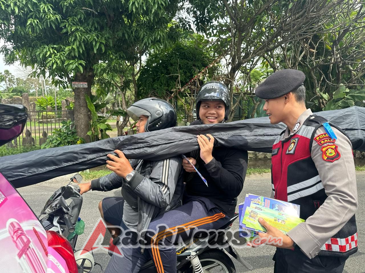 Personel Direktorat Samapta Polda Bali Rutin Lakukan Himbauan Operasi Patuh Agung dan Edukasi Keselamatan Berkendara