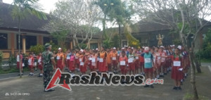 Babinsa dan Bhabinkamtibmas Dorong Siswa SMPN Menjunjung Nilai-nilai Pancasila dan UUD 1945