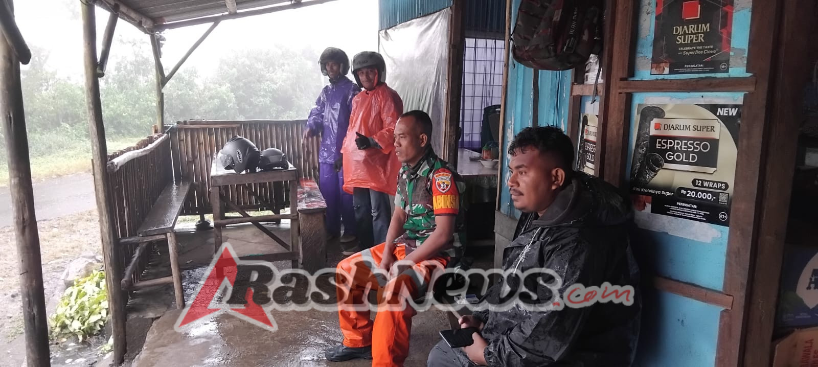 Babinsa Ende Hadir di Tengah Masyarakat, Jaga Kondusifitas Desa Nggumbelaka