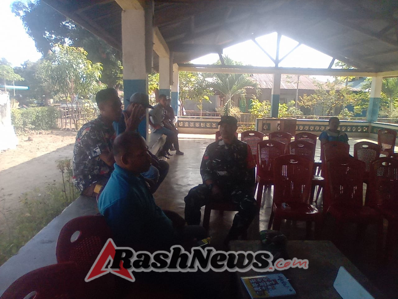 Tingkatkan Sinergi, Babinsa Ende Sapa Masyarakat Aewora Lewat Komsos dan Monitoring Wilayah