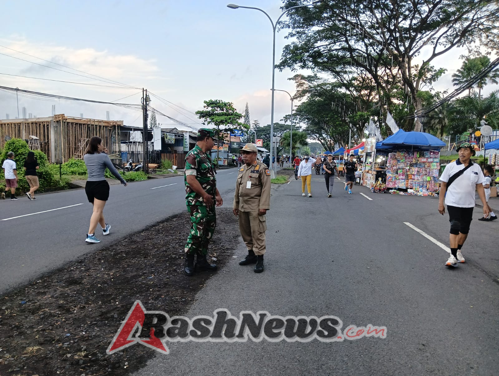 Car free day di Jln Veteran Jalur  11 Amlapura Kel.Padangkerta Kec/Kab.Karangasem diamankan Babinsa.