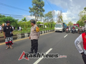 Polsek Denpasar Selatan Amankan Prosesi Ngayut di Pantai Sidakarya