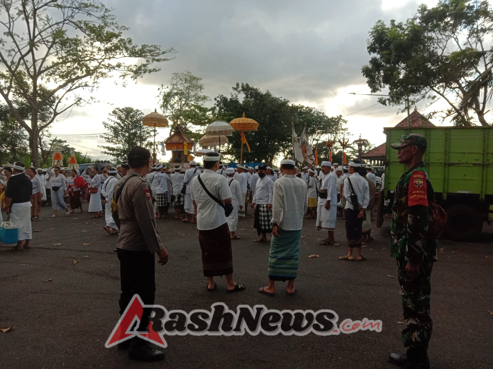 Babinsa Semarapura Kangin Siapkan Pengawalan Ekstra untuk Sukseskan Melasti