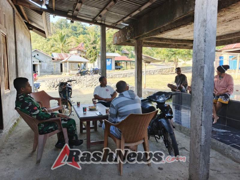 Pratu Laurensius Laja Gelar Komsos dan Pengamanan Wilayah di Kecamatan Detukeli