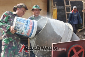 Babinsa Desa Batuan Aktif Dampingi Warga dan Satgas TMMD Bangun Tower Air Bersih