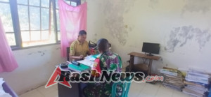 TNI AD Terus Dekat dengan Rakyat, Babinsa Laksanakan Komsos dan Pamwil di Wolojita