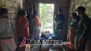 Satgas Pos Mahen Berbagi Cara Pembuatan Keripik Untuk Warga Desa Dualasi