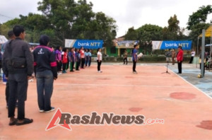 Kasdim 1613/Sumba Barat Resmi Buka Turnamen Bola Voli Putri di Kelurahan Weekarou