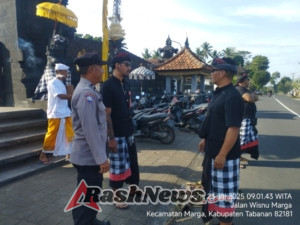 Bhabinkamtibmas Desa Kuwum Berikan Pelayanan Atensi Upacara Ngebijiang