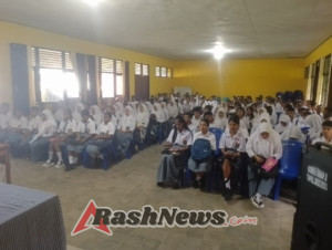 Babinsa Kodim 1602/Ende Tanamkan Empat Pilar Kebangsaan kepada Siswa Baru SMA Negeri 1 Wolowaru
