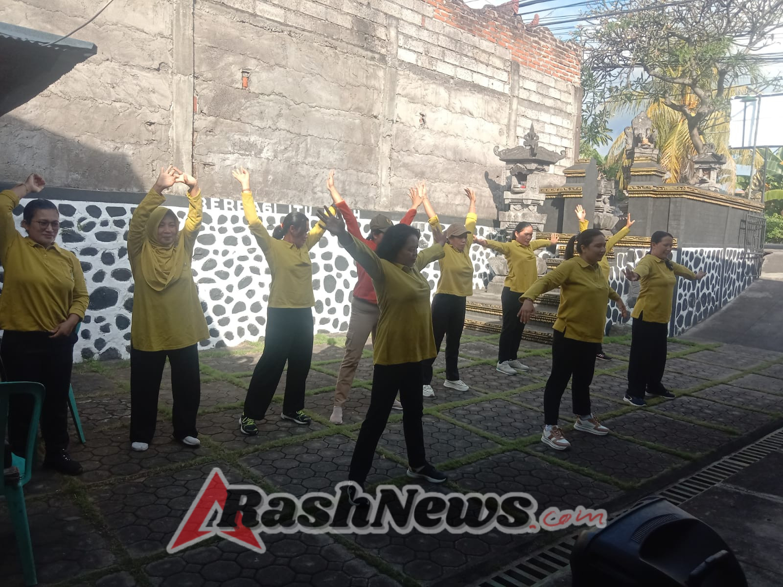 Kebersamaan Tanpa Batas, Persit Ramil 06 Banjar Gelar Arisan Penuh Canda dan Ceria