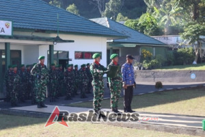 Khidmatnya Upacara Bendera Hari Kamis Tanggal 17 Juli 2025 Kodim 1625/Ngada di Lapangan Upacara Kodim 1625/Ngada