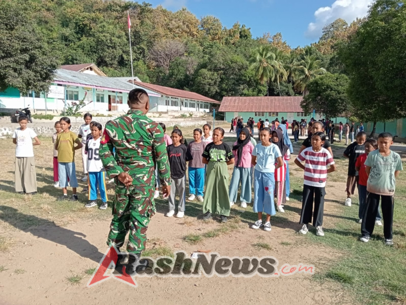 Babinsa Maurole Bina Karakter Siswa Melalui Latihan PBB dan Penguatan Disiplin