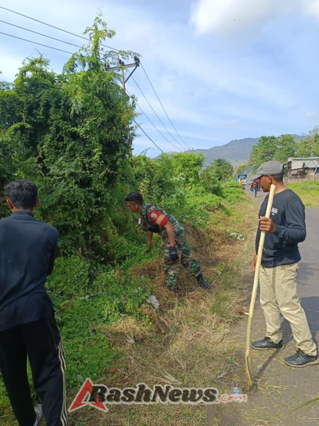 Wujudkan Desa Bersih, Babinsa Koramil 1614-01/Dompu Dukung Aksi Gotong Royong