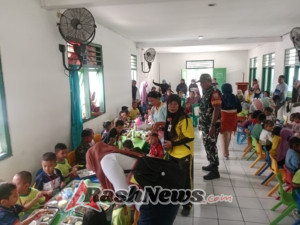 Pembagian Makan Bergizi di TK Kartika VII-8, Babinsa Kodim 1602/Ende Hadir dan Mendukung