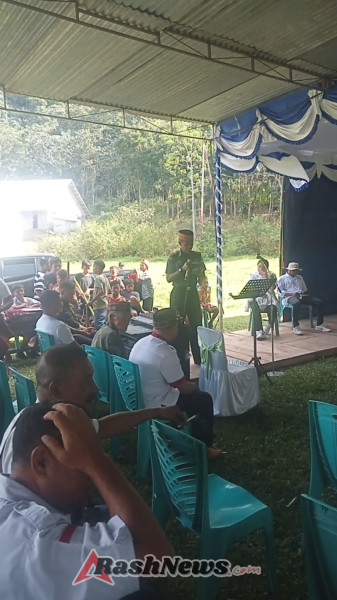 Babinsa Borong Siap Kawal Semangat Gotong Royong di BBGRM Manggarai Timur