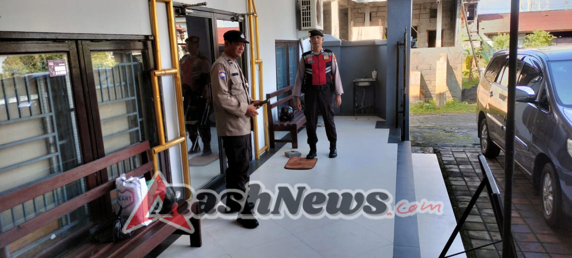 Unit Samapta Polsek Klungkung Amankan Kegiatan Ibadah di Gereja Santa Eben Haezer.