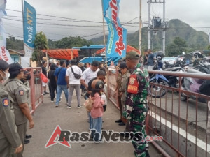 Babinsa Kodim 1602/Ende Ingatkan Masyarakat Jaga Kamtibmas Saat Turnamen Sepak Bola