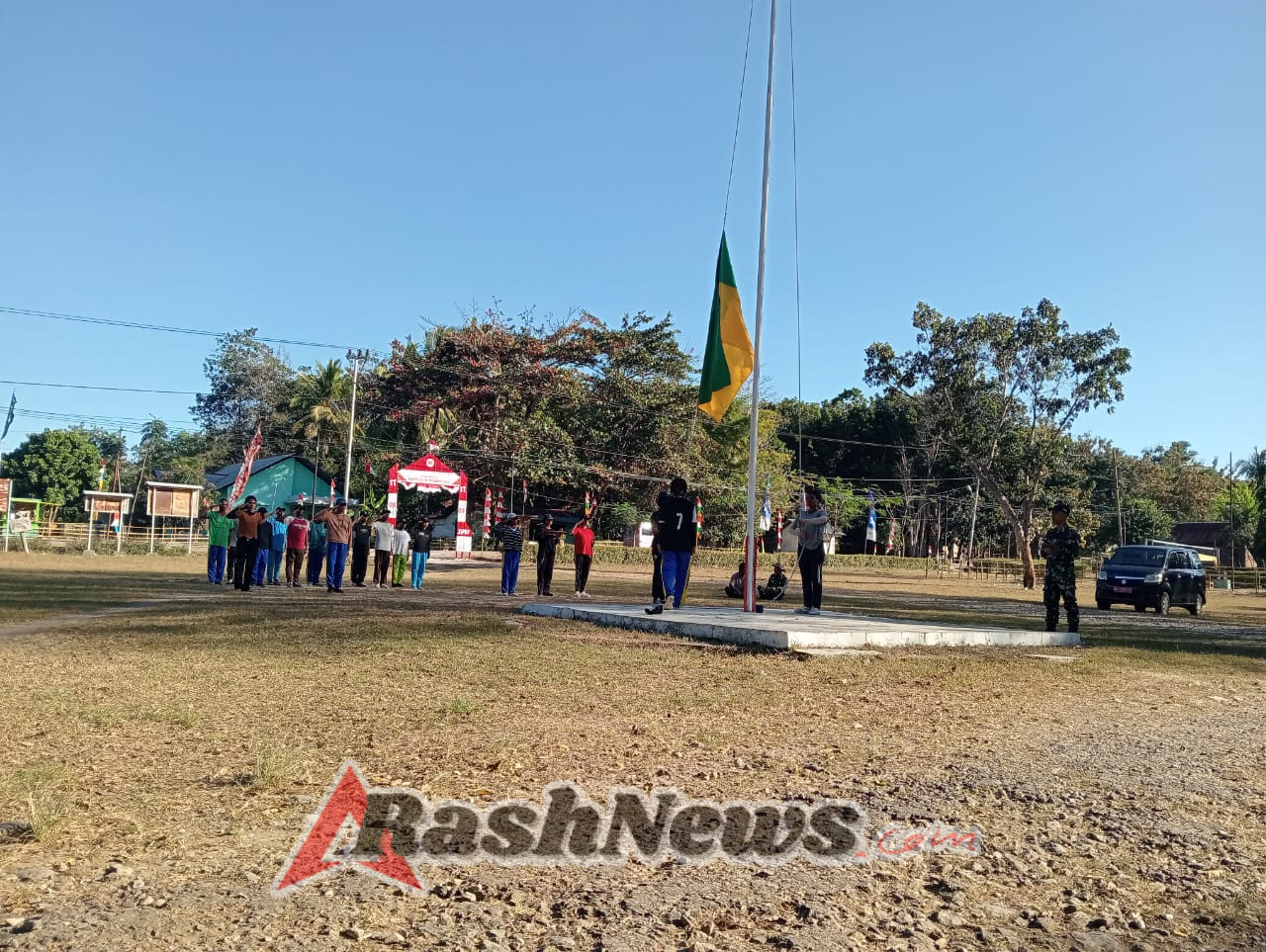TNI-POLRI Bersineegi Latih Paskibra Di Kecamatan Bikomi Selatan Jelang HUT RI Ke-80