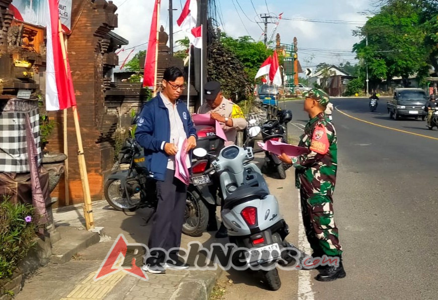 Babinsa Turut Nilai Lomba Semarak Merah Putih di Desa Ubung Kaja
